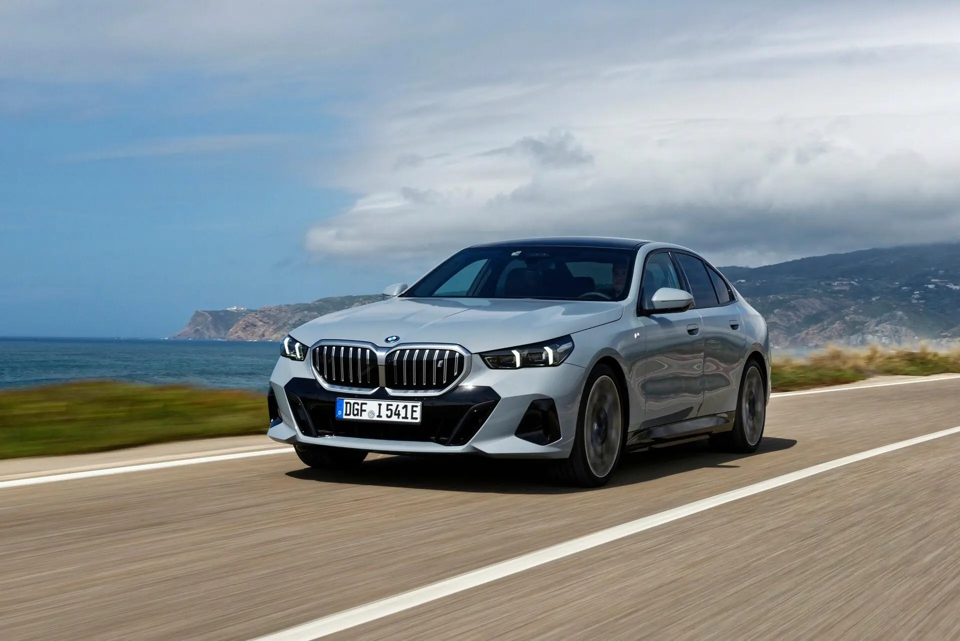 BMW 5 SERIES HOÀN TOÀN MÓI CHÍNH THỨC ĐƯỢC RA MẮT TẠI VIỆT NAM