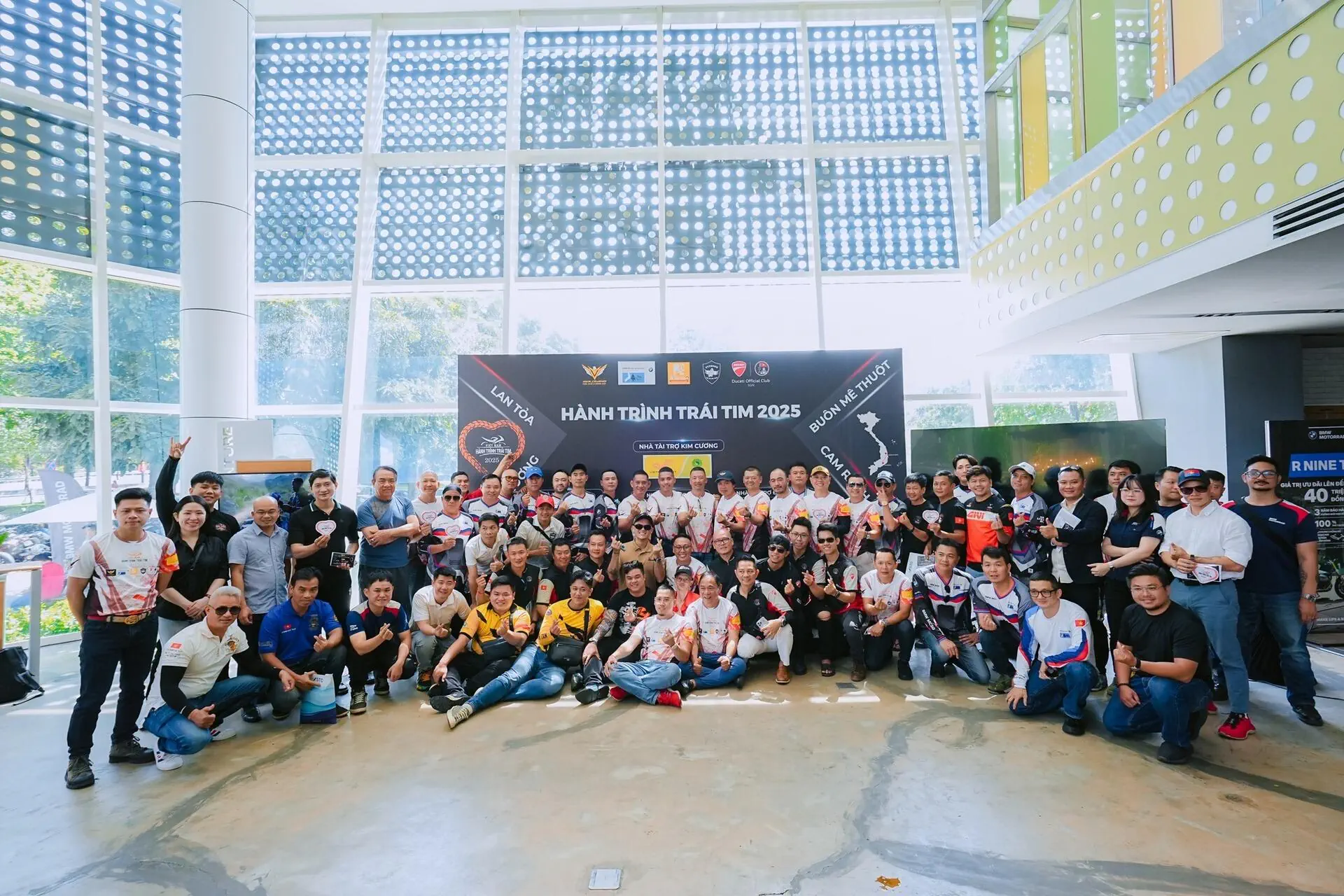 THACO AUTO VÀ BMW MOTORRAD VIỆT NAM ĐỒNG HÀNH CÙNG "HÀNH TRÌNH TRÁI TIM 2025" - LAN TỎA YÊU THƯƠNG QUA TỪNG CUNG ĐƯỜNG