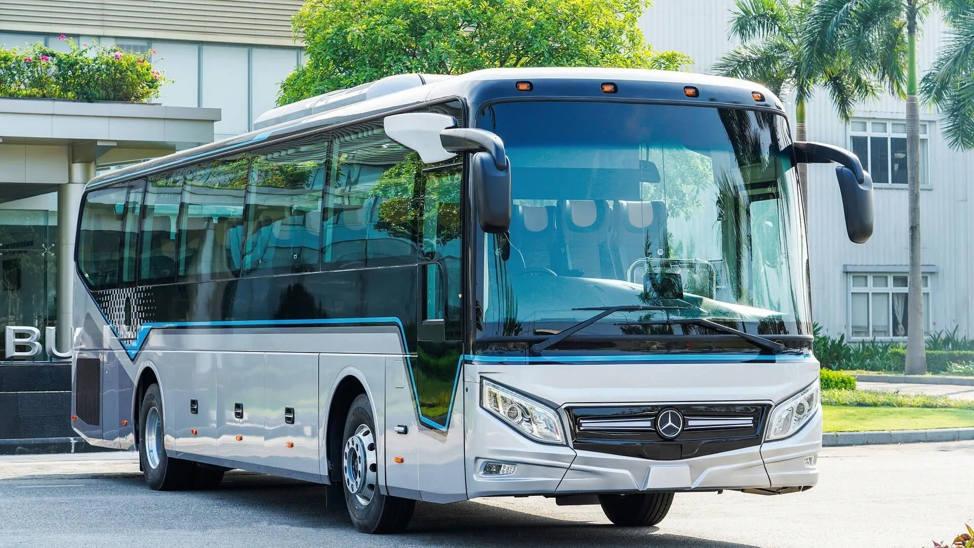 THACO AUTO XUẤT KHẨU XE BUS CAO CẤP MERCEDES-BENZ RS 1936 SANG THỊ TRƯỜNG THÁI LAN
